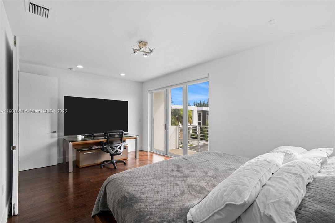 En Venta: $1,400,000 (4 camas, 4 baños, 3030 Pies cuadrados)