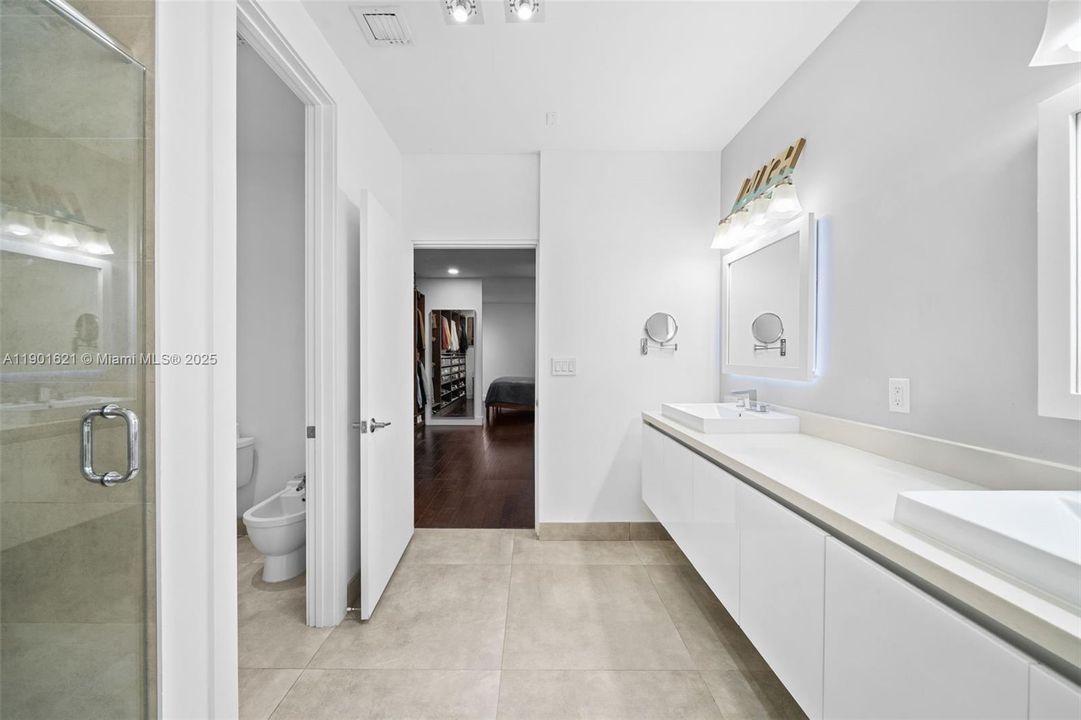 En Venta: $1,400,000 (4 camas, 4 baños, 3030 Pies cuadrados)