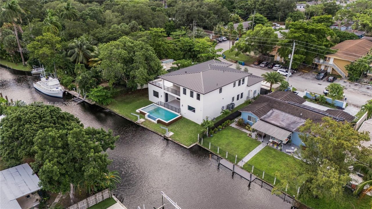 Activo con contrato: $2,500,000 (6 camas, 5 baños, 4203 Pies cuadrados)