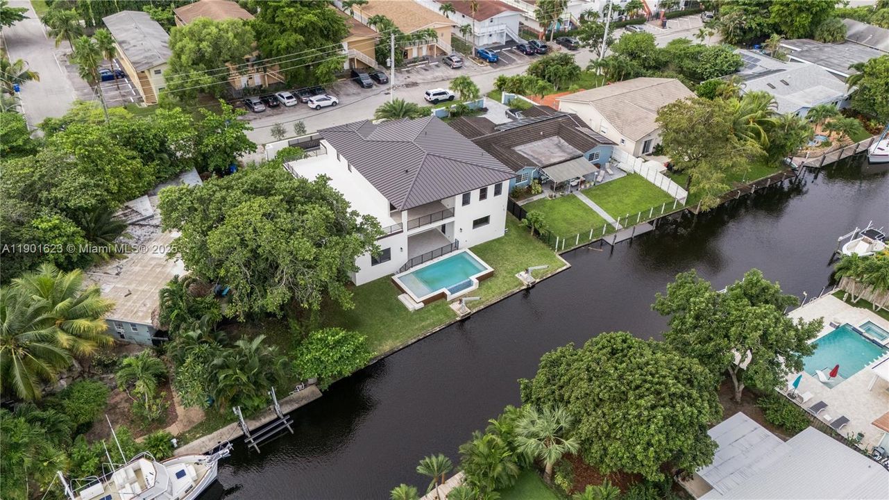 Activo con contrato: $2,500,000 (6 camas, 5 baños, 4203 Pies cuadrados)