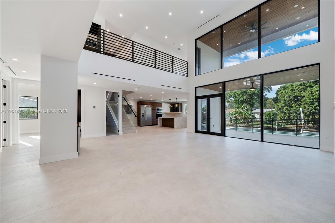 Activo con contrato: $2,500,000 (6 camas, 5 baños, 4203 Pies cuadrados)