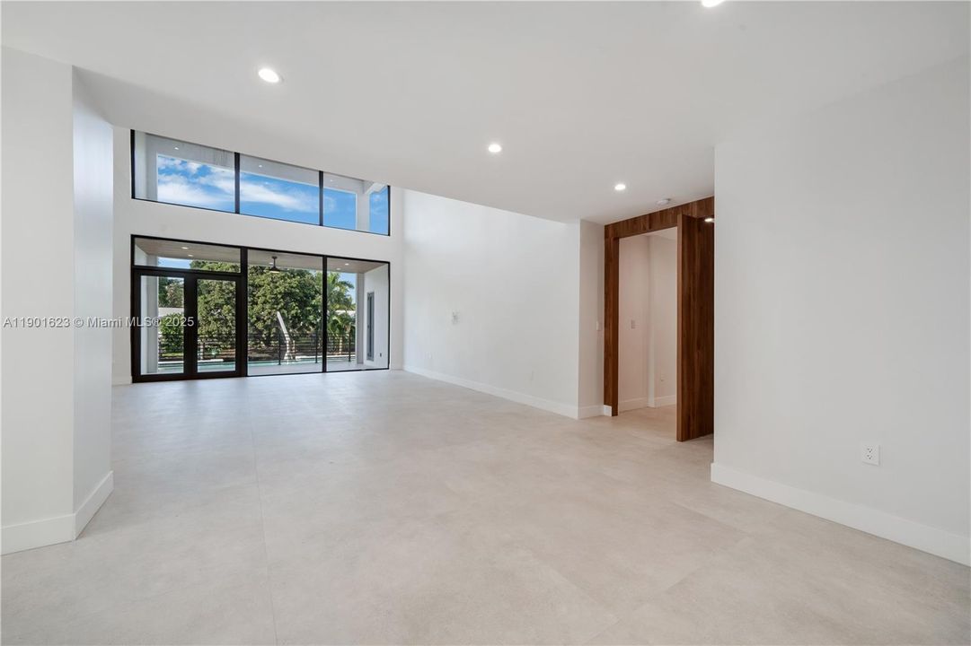 Activo con contrato: $2,500,000 (6 camas, 5 baños, 4203 Pies cuadrados)