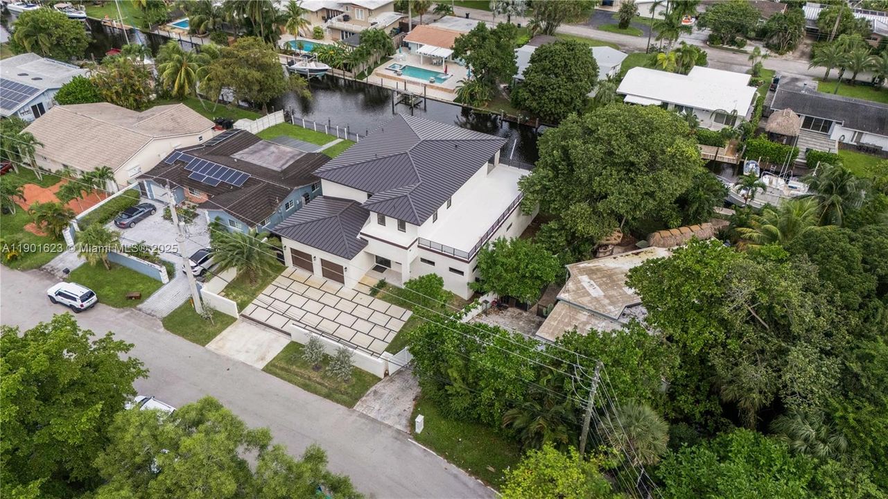 Activo con contrato: $2,500,000 (6 camas, 5 baños, 4203 Pies cuadrados)