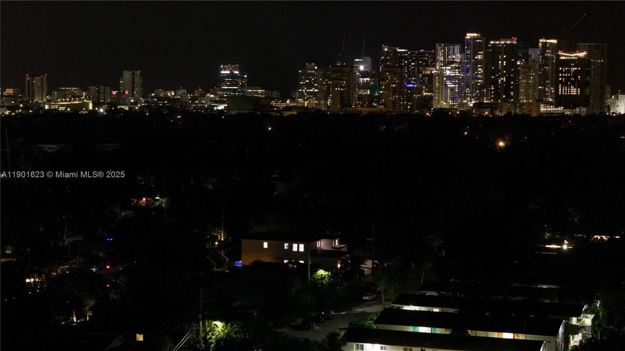 Activo con contrato: $2,500,000 (6 camas, 5 baños, 4203 Pies cuadrados)