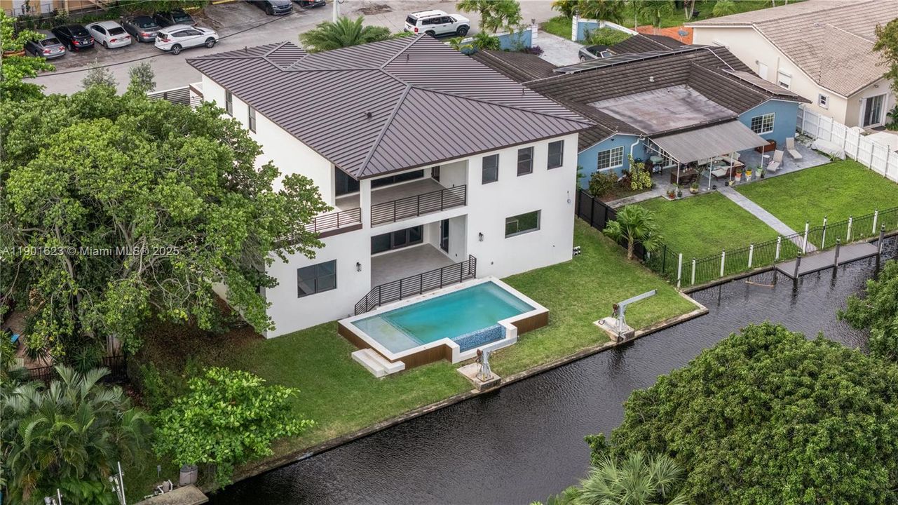 Activo con contrato: $2,500,000 (6 camas, 5 baños, 4203 Pies cuadrados)