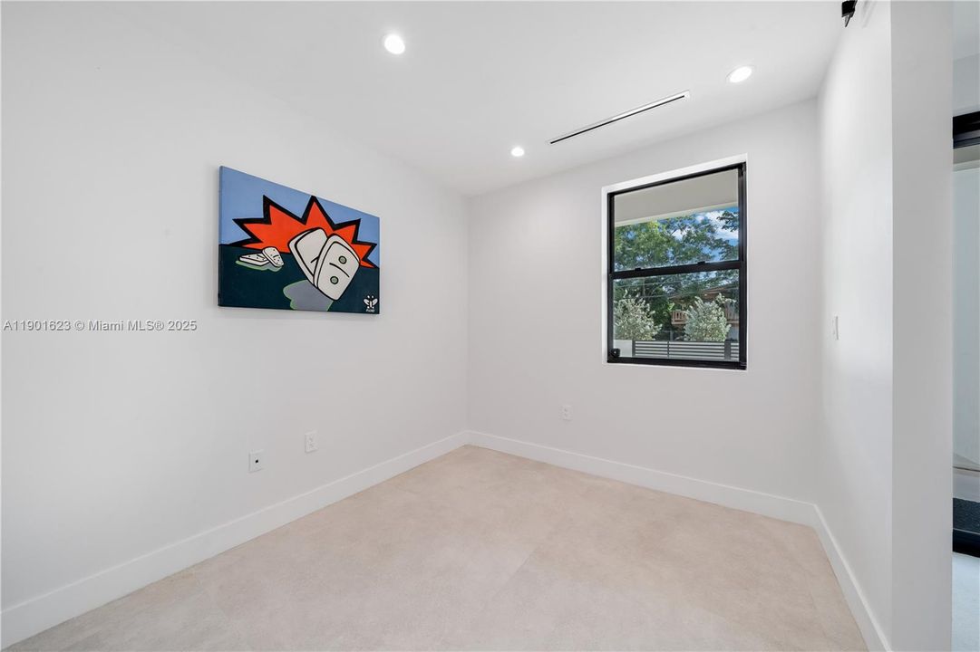 Activo con contrato: $2,500,000 (6 camas, 5 baños, 4203 Pies cuadrados)