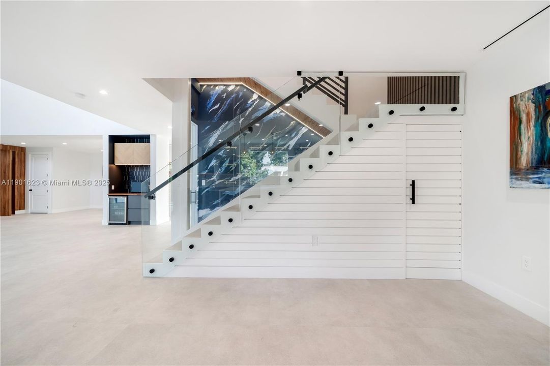 Activo con contrato: $2,500,000 (6 camas, 5 baños, 4203 Pies cuadrados)