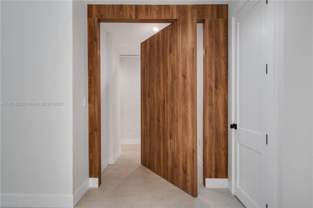 Activo con contrato: $2,500,000 (6 camas, 5 baños, 4203 Pies cuadrados)