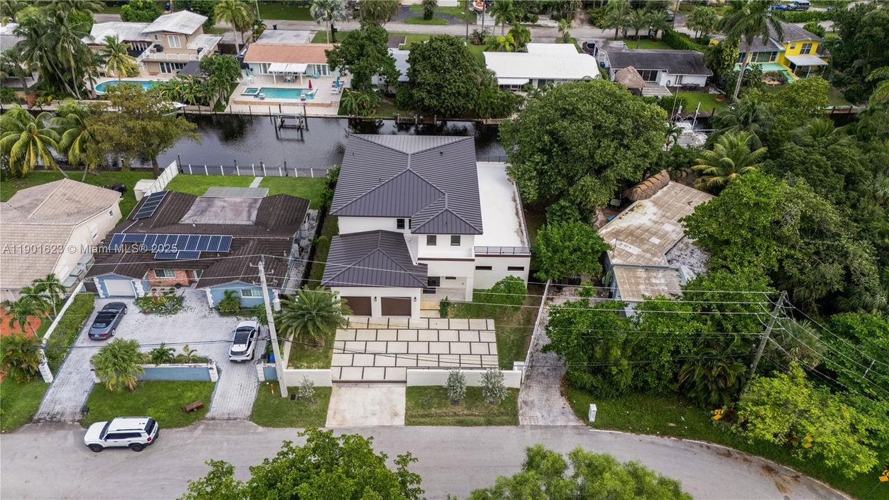 Activo con contrato: $2,500,000 (6 camas, 5 baños, 4203 Pies cuadrados)