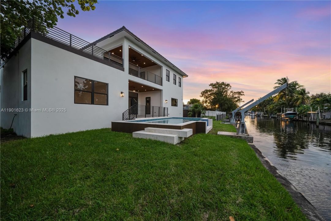 Activo con contrato: $2,500,000 (6 camas, 5 baños, 4203 Pies cuadrados)