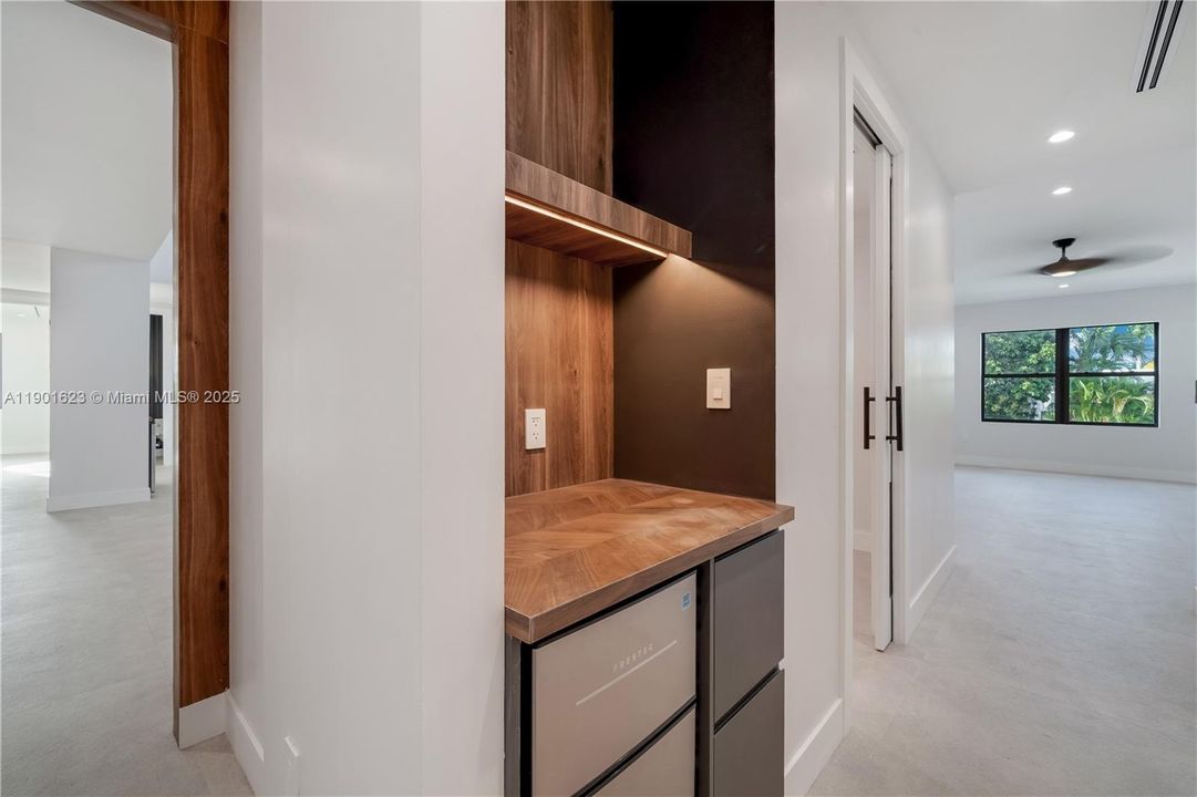 Activo con contrato: $2,500,000 (6 camas, 5 baños, 4203 Pies cuadrados)