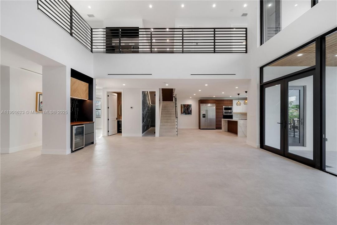 Activo con contrato: $2,500,000 (6 camas, 5 baños, 4203 Pies cuadrados)