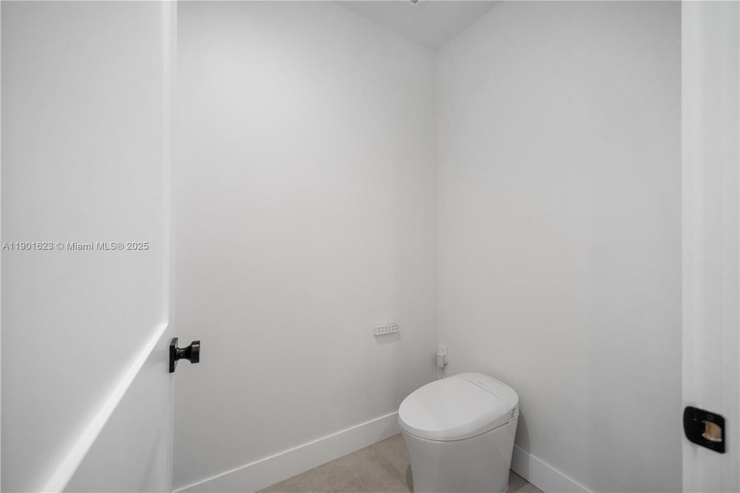 Activo con contrato: $2,500,000 (6 camas, 5 baños, 4203 Pies cuadrados)