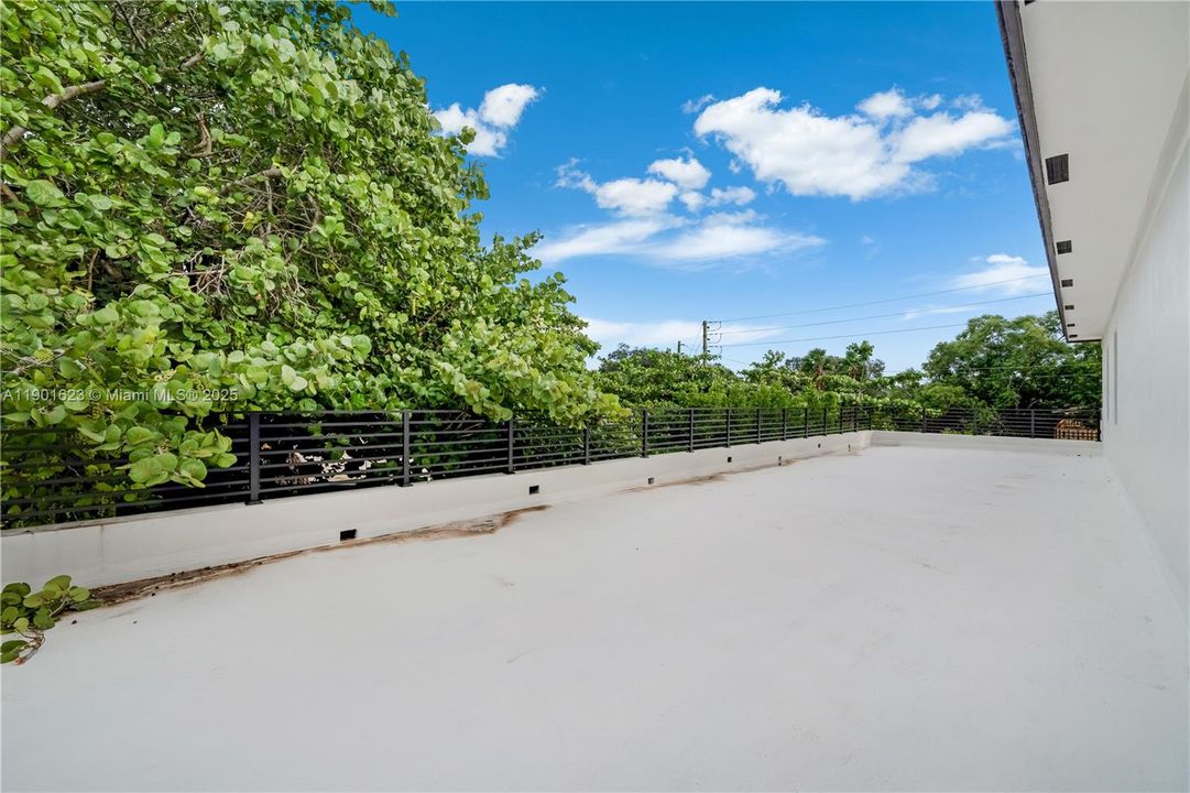 Activo con contrato: $2,500,000 (6 camas, 5 baños, 4203 Pies cuadrados)