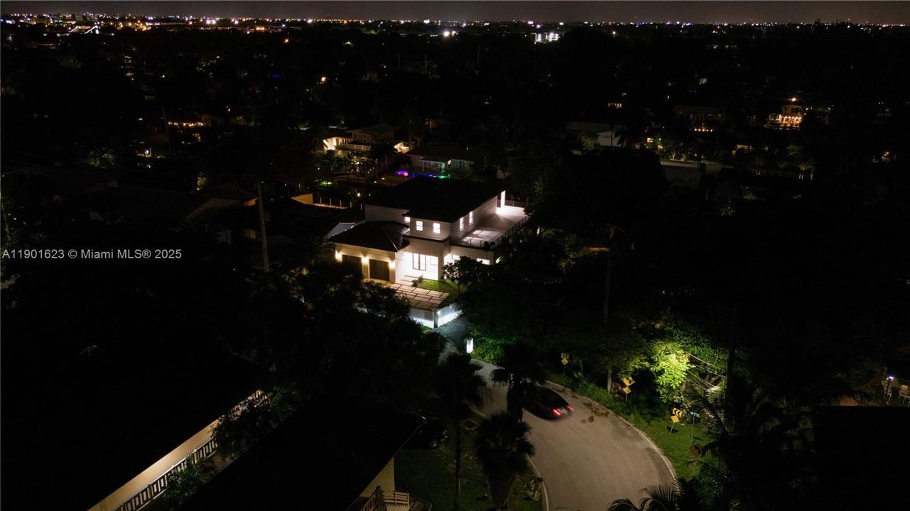 Activo con contrato: $2,500,000 (6 camas, 5 baños, 4203 Pies cuadrados)