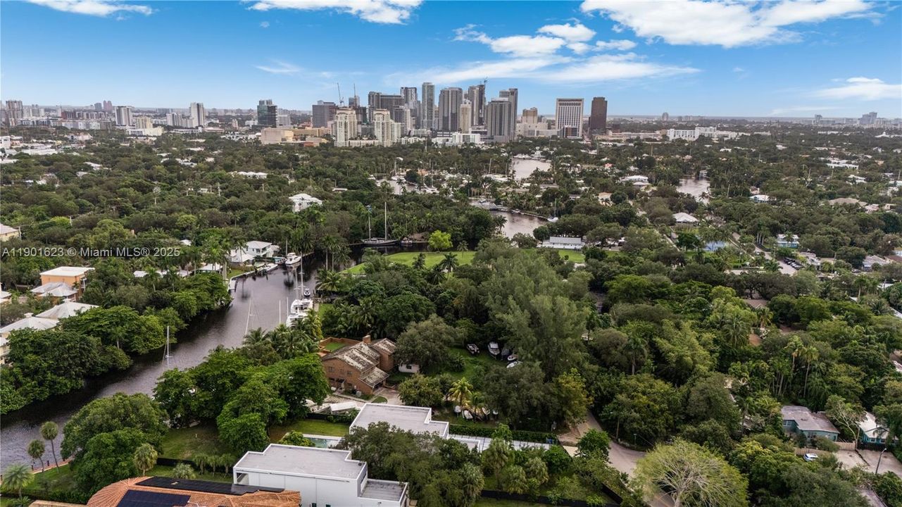 Activo con contrato: $2,500,000 (6 camas, 5 baños, 4203 Pies cuadrados)