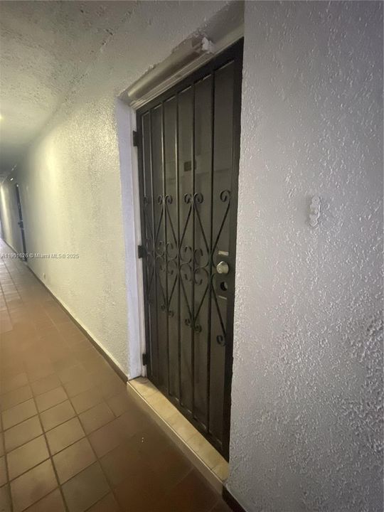 For Rent: $2,200 (1 beds, 1 baths, 743 Square Feet)