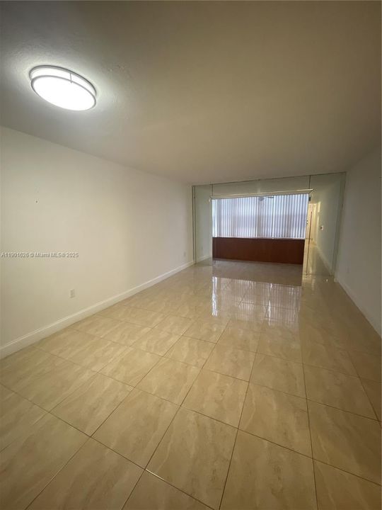 For Rent: $2,200 (1 beds, 1 baths, 743 Square Feet)