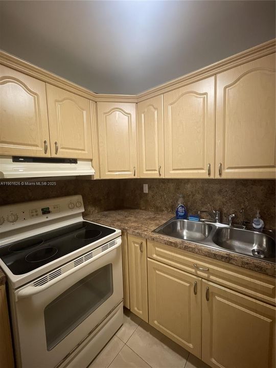 For Rent: $2,200 (1 beds, 1 baths, 743 Square Feet)