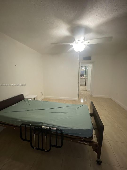For Rent: $2,200 (1 beds, 1 baths, 743 Square Feet)