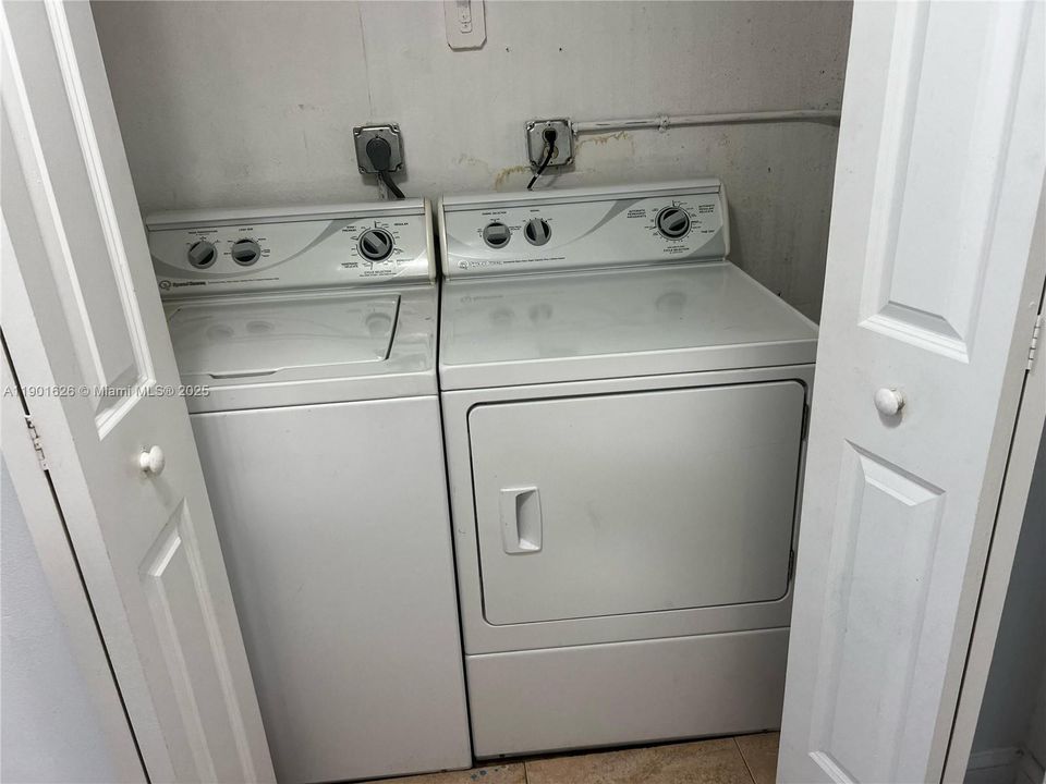 For Rent: $2,200 (1 beds, 1 baths, 743 Square Feet)