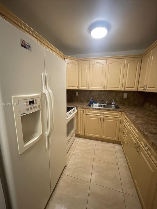 For Rent: $2,200 (1 beds, 1 baths, 743 Square Feet)
