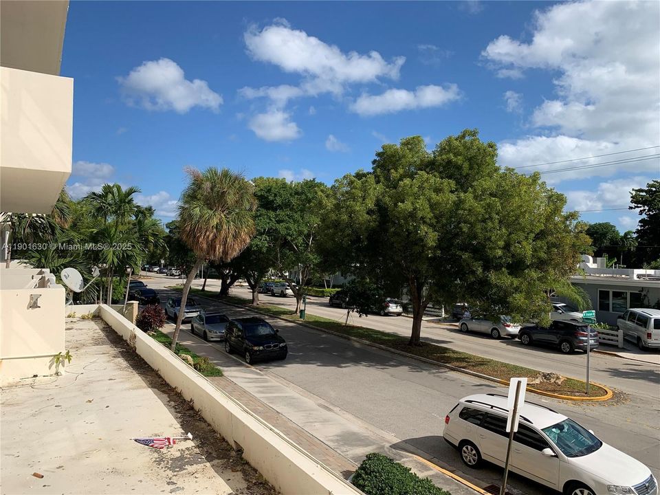 待售: $232,900 (1 贝兹, 1 浴室, 817 平方英尺)