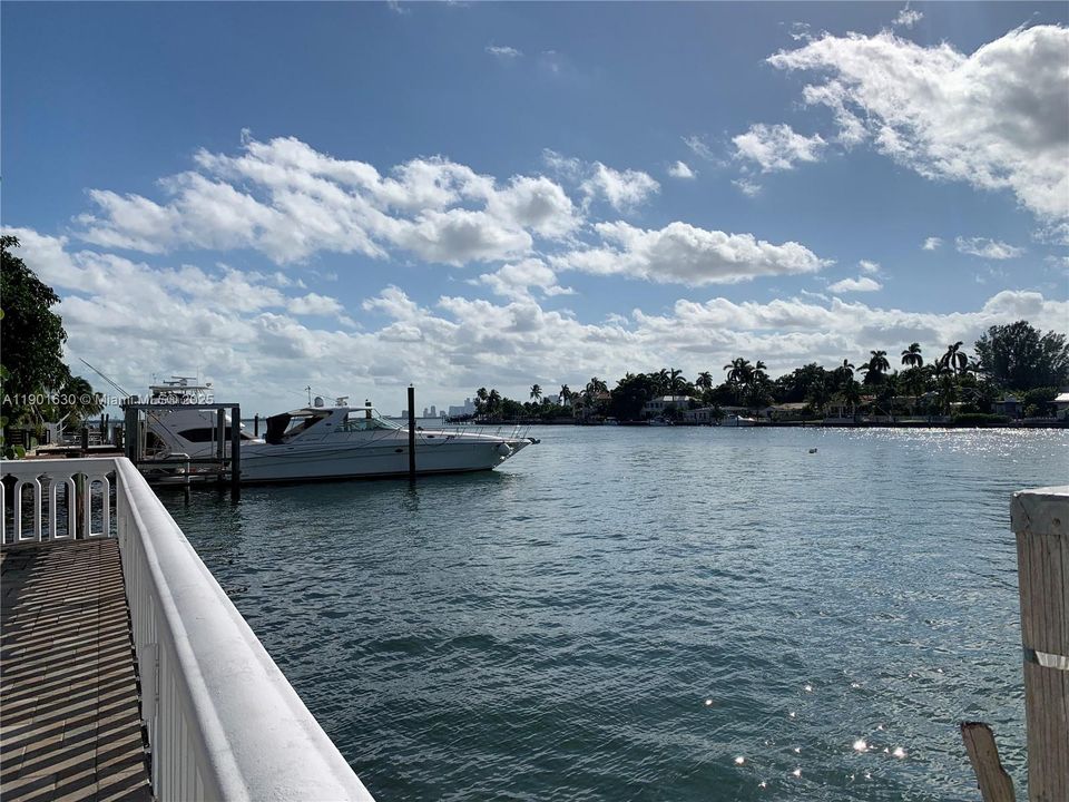 待售: $232,900 (1 贝兹, 1 浴室, 817 平方英尺)