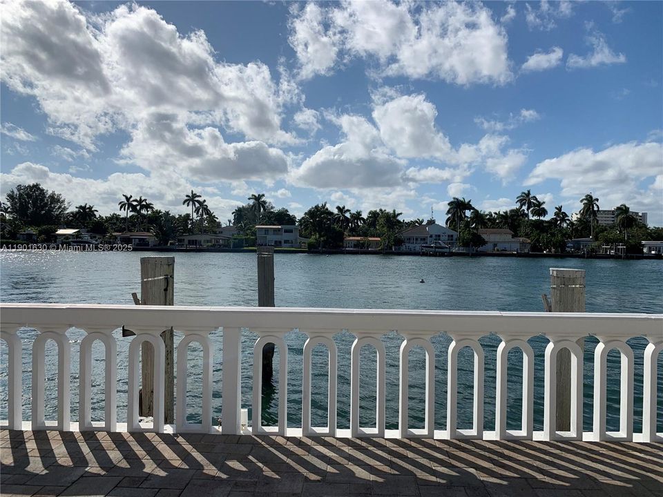 待售: $232,900 (1 贝兹, 1 浴室, 817 平方英尺)