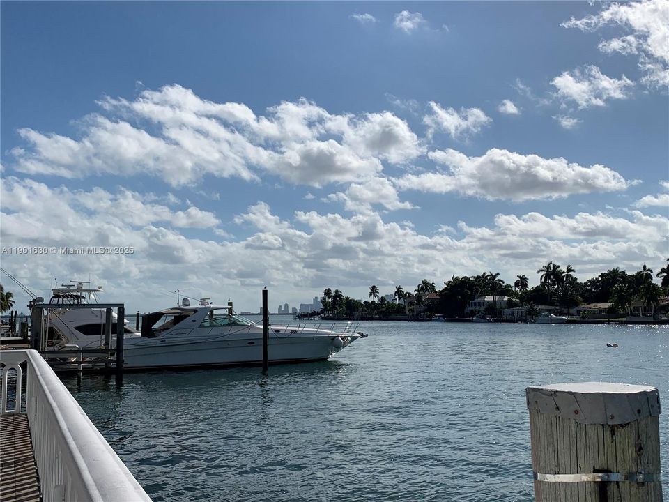 待售: $232,900 (1 贝兹, 1 浴室, 817 平方英尺)