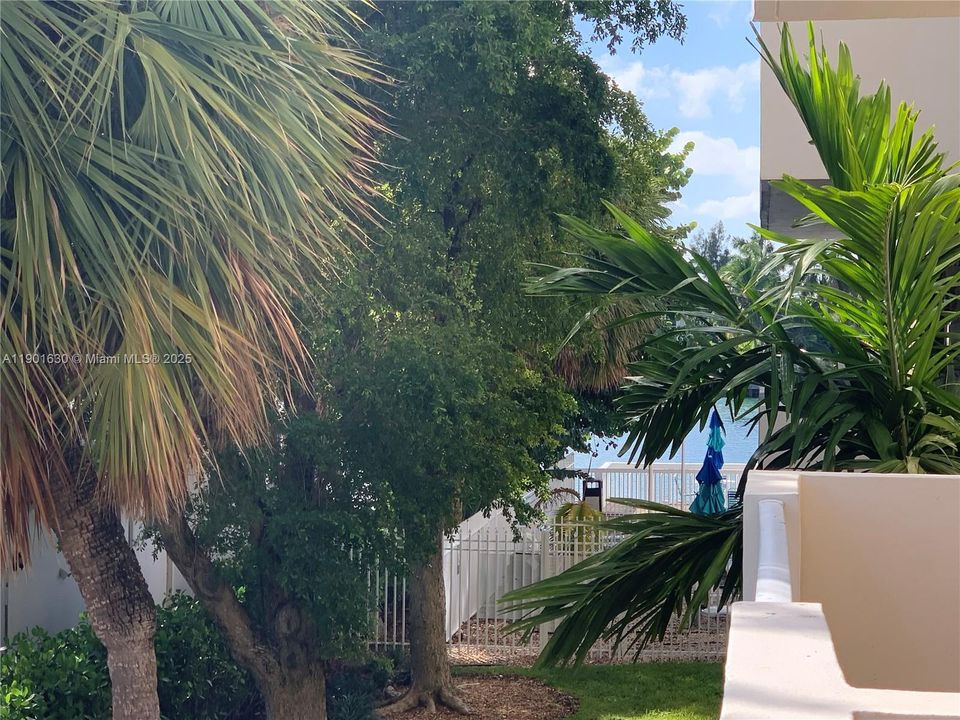 待售: $232,900 (1 贝兹, 1 浴室, 817 平方英尺)