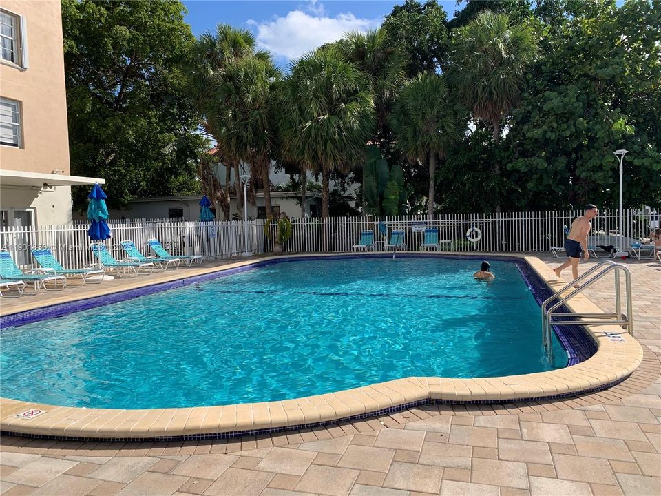 待售: $232,900 (1 贝兹, 1 浴室, 817 平方英尺)