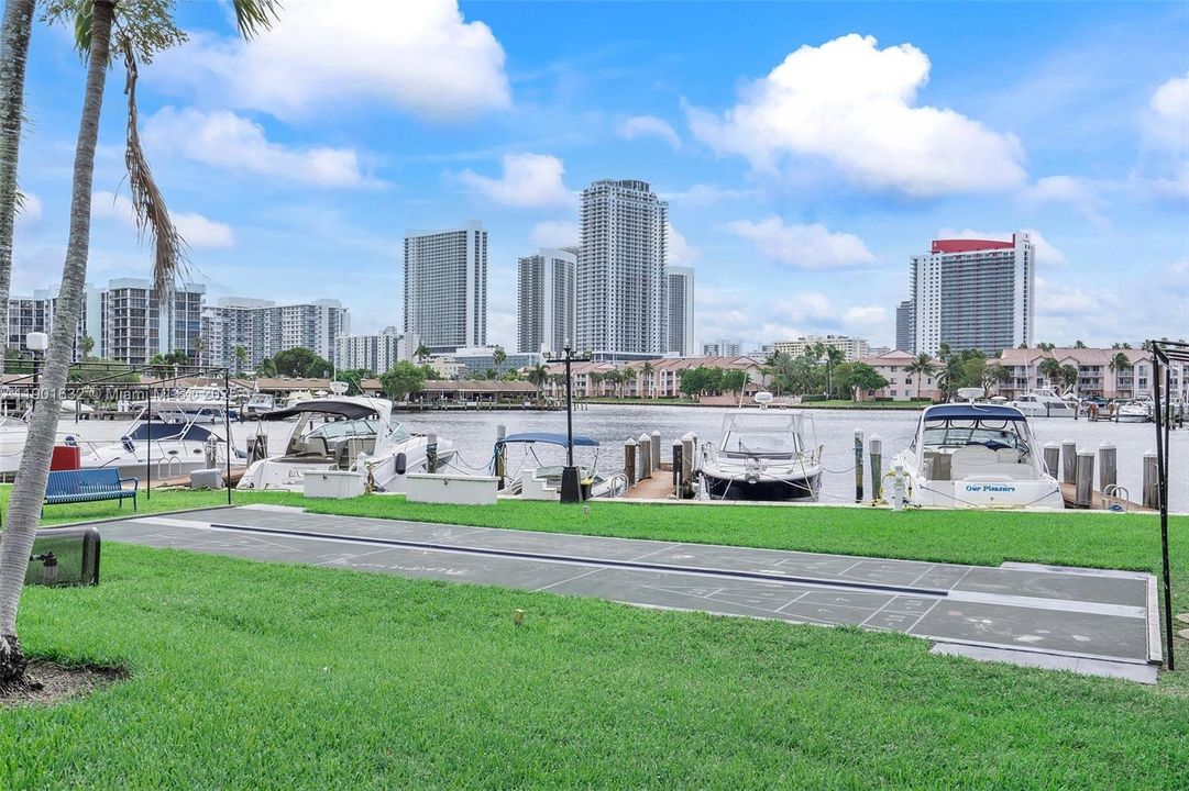 Recently Rented: $1,900 (1 beds, 1 baths, 1000 Square Feet)