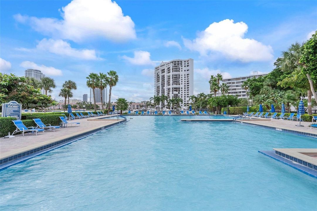 Recently Rented: $1,900 (1 beds, 1 baths, 1000 Square Feet)