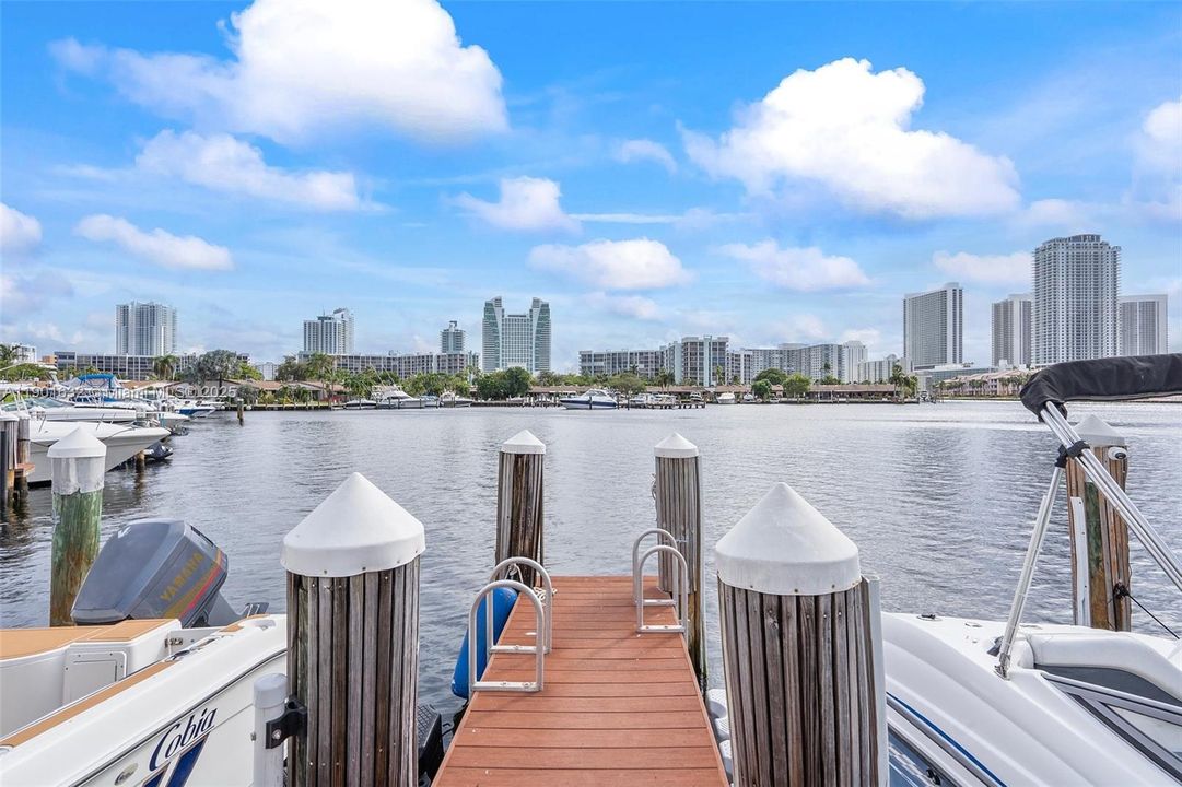 Recently Rented: $1,900 (1 beds, 1 baths, 1000 Square Feet)