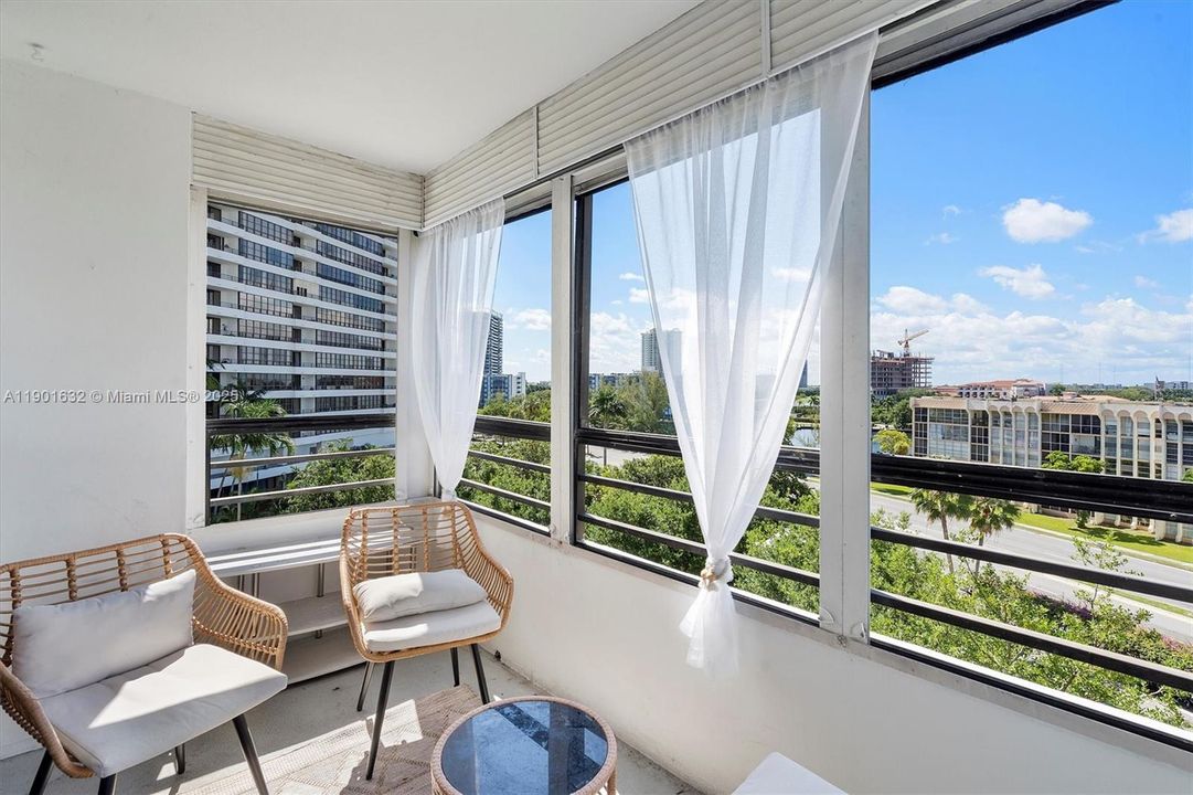 Recently Rented: $1,900 (1 beds, 1 baths, 1000 Square Feet)