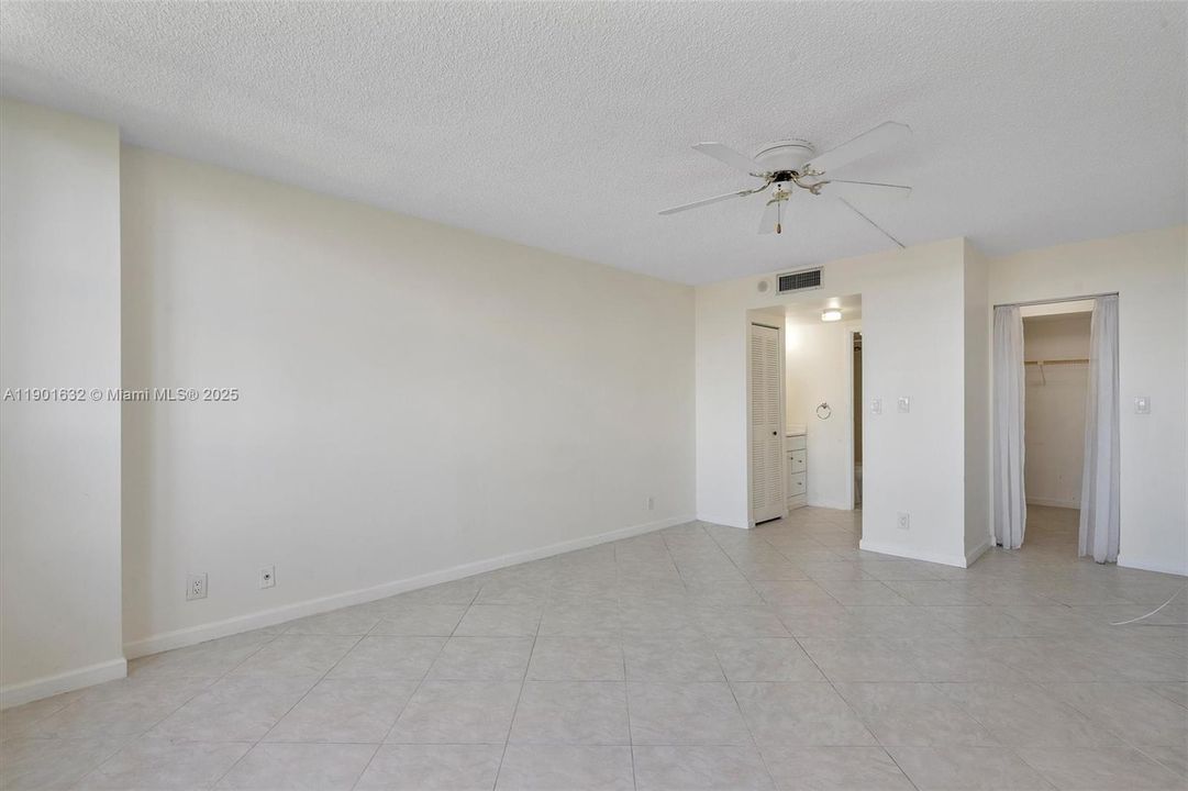 Recently Rented: $1,900 (1 beds, 1 baths, 1000 Square Feet)
