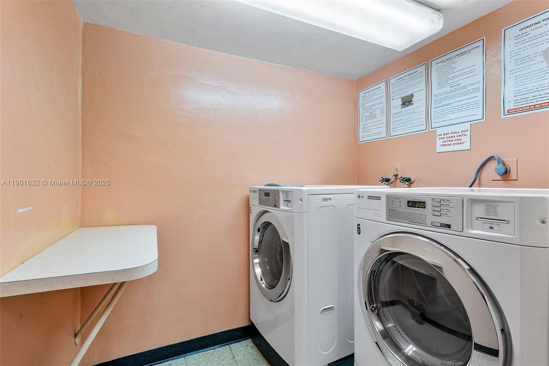 Recently Rented: $1,900 (1 beds, 1 baths, 1000 Square Feet)