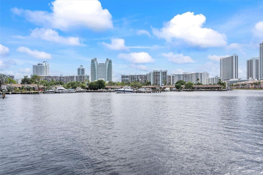 Recently Rented: $1,900 (1 beds, 1 baths, 1000 Square Feet)