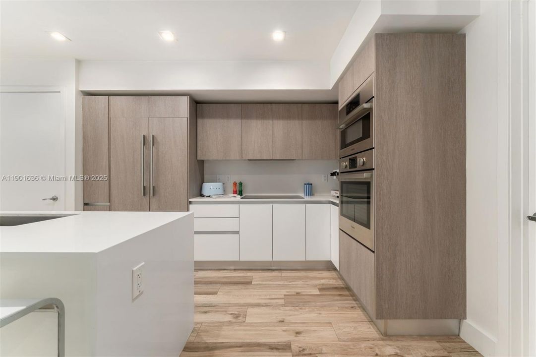 Recently Rented: $7,250 (2 beds, 2 baths, 1645 Square Feet)