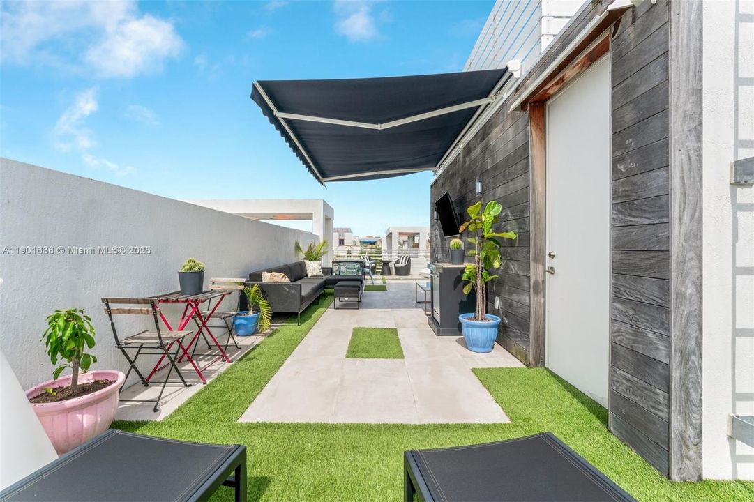 Recently Rented: $7,250 (2 beds, 2 baths, 1645 Square Feet)