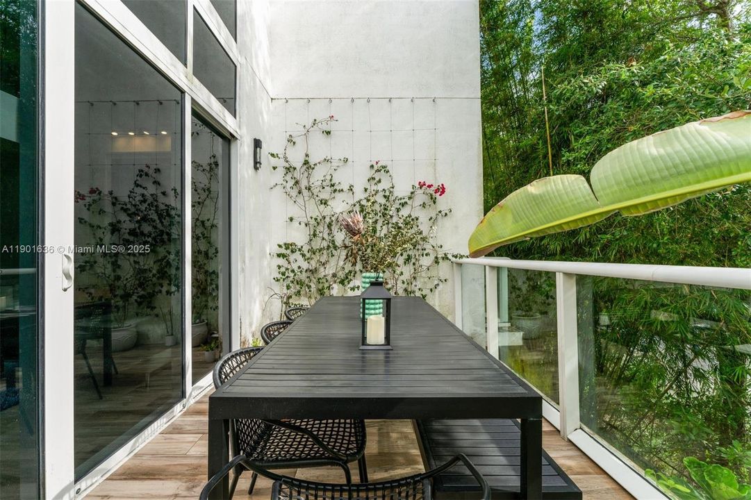 Recently Rented: $7,250 (2 beds, 2 baths, 1645 Square Feet)