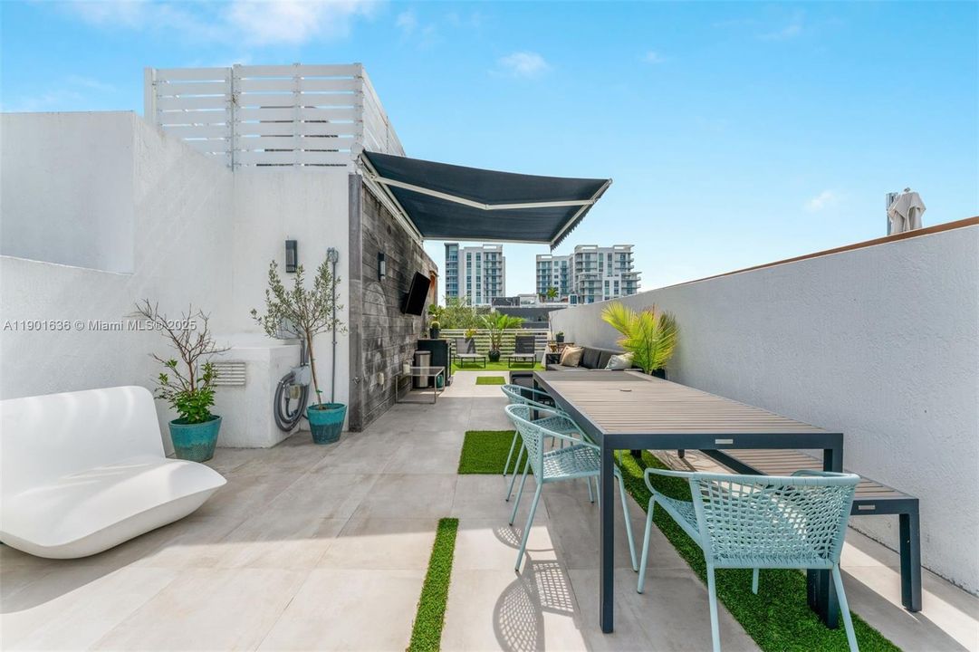 Recently Rented: $7,250 (2 beds, 2 baths, 1645 Square Feet)