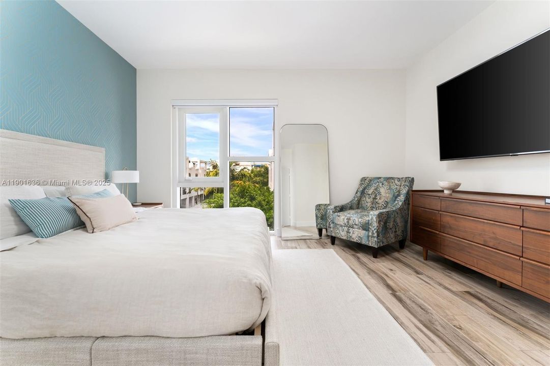 Recently Rented: $7,250 (2 beds, 2 baths, 1645 Square Feet)