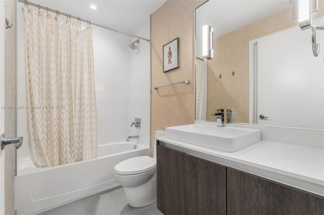 Recently Rented: $7,250 (2 beds, 2 baths, 1645 Square Feet)