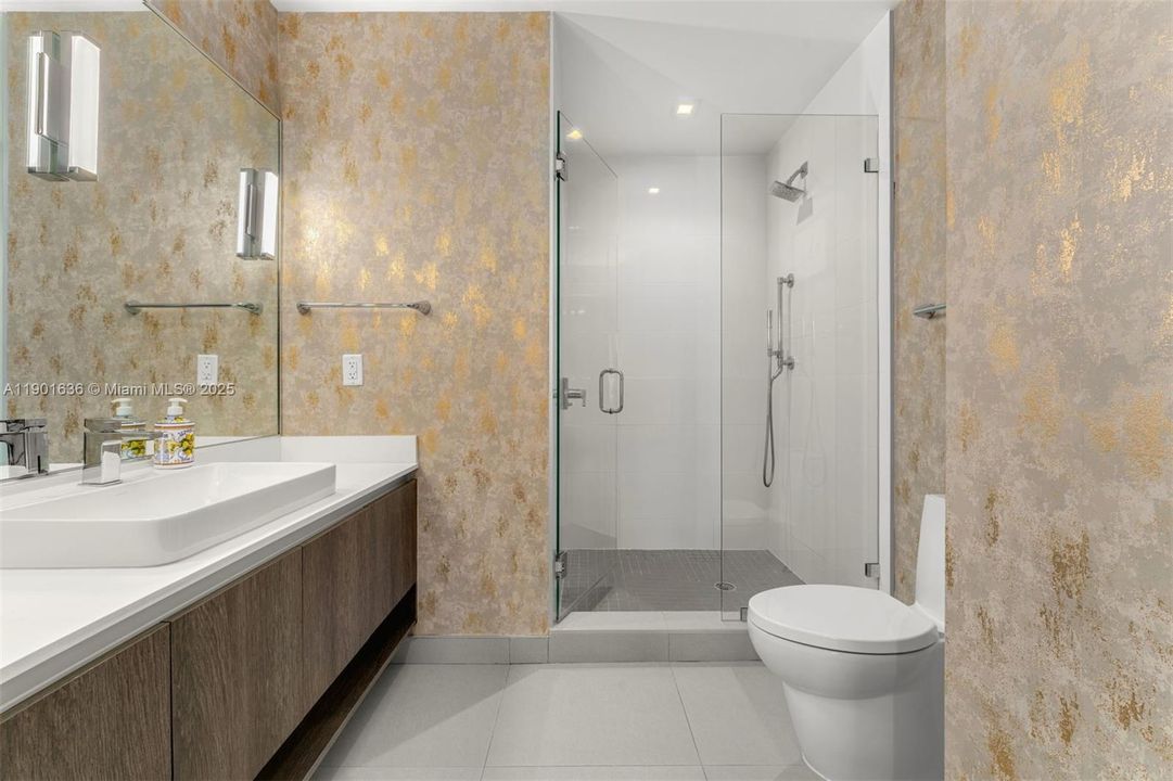 Recently Rented: $7,250 (2 beds, 2 baths, 1645 Square Feet)