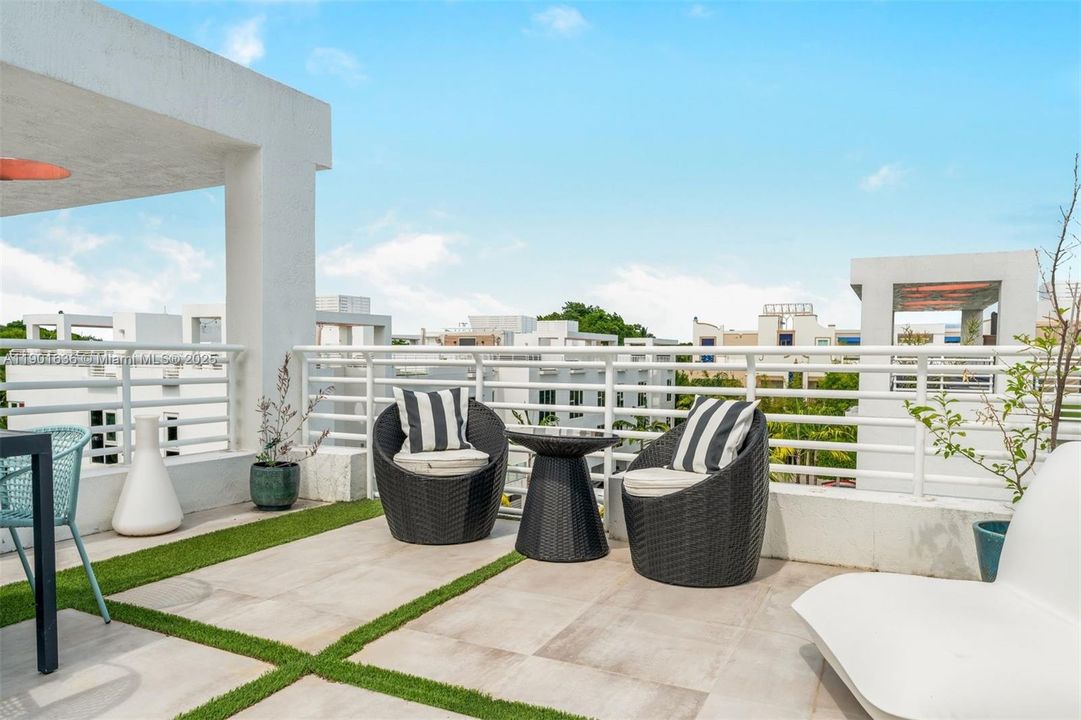 Recently Rented: $7,250 (2 beds, 2 baths, 1645 Square Feet)