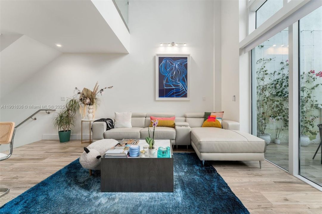 Recently Rented: $7,250 (2 beds, 2 baths, 1645 Square Feet)