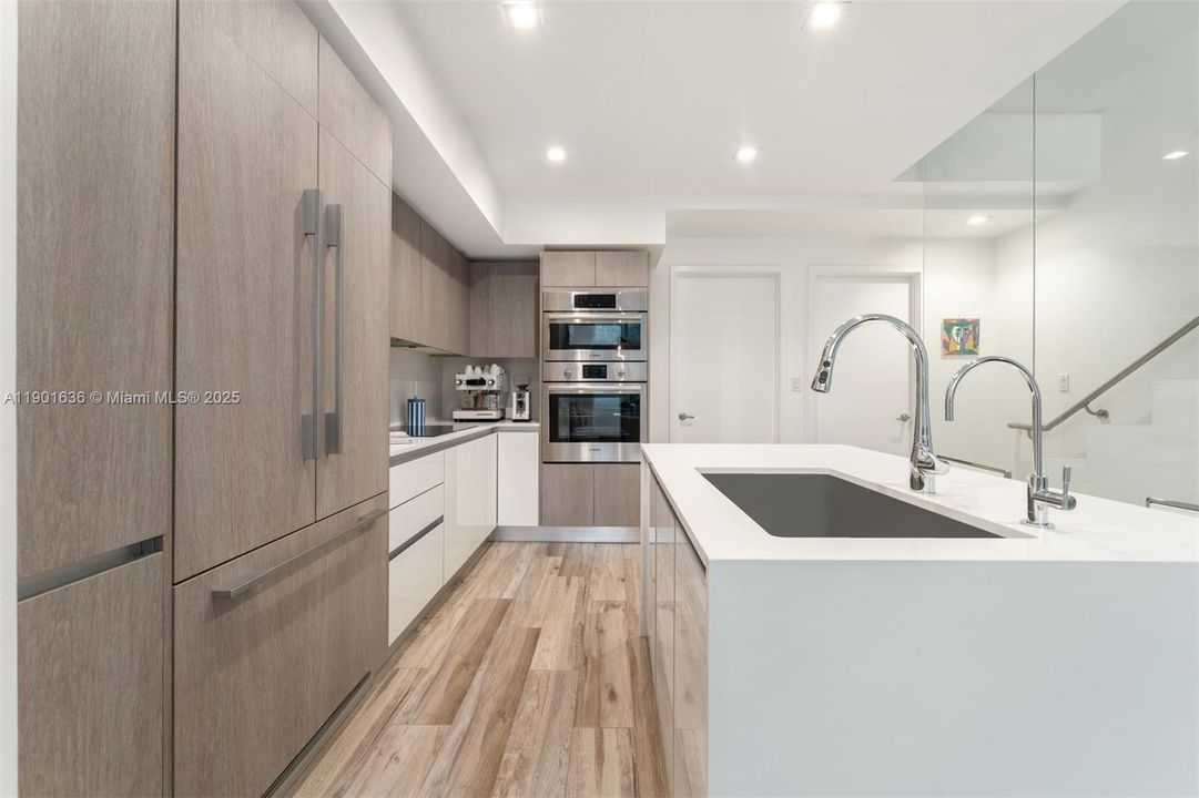 Recently Rented: $7,250 (2 beds, 2 baths, 1645 Square Feet)