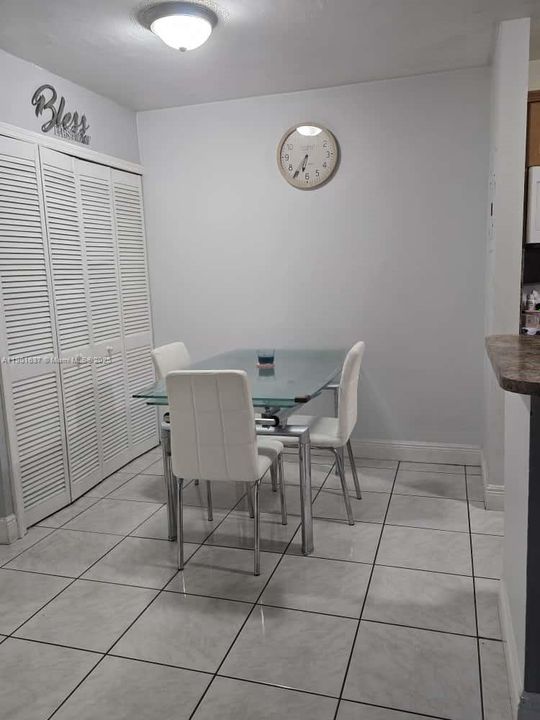 For Rent: $2,250 (2 beds, 2 baths, 896 Square Feet)